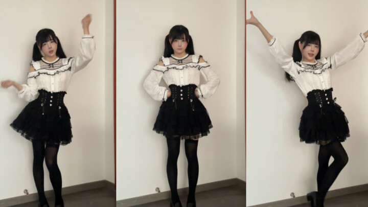 Why is this young lady only wishing you a Happy New Year now? Color palette #FFFFFF～