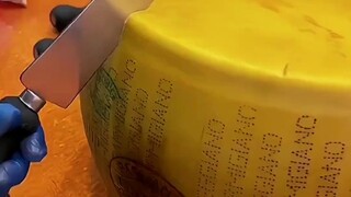 Immersive unboxing of an 80-jin giant cheese