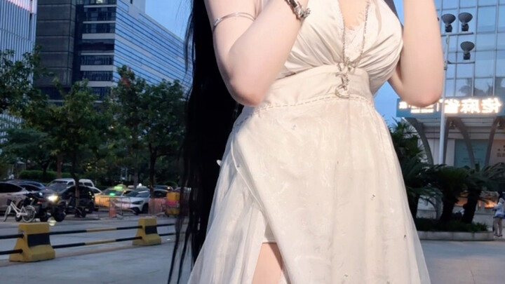 【اليراع】من منظور البعوض: داي فنغ تتعلّم الرقص.. النسخة الكاملة في النهاية... لكن للأسف نفدت البطارية