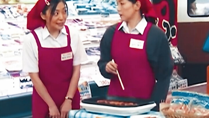 大热天美女穿棉袄，还喝完了整碗热汤，简直是不可思议啊