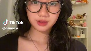 mbak kacamata