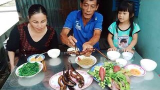 Tư nướng lươn chấm tức kượng  quá ngon