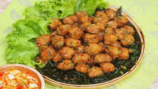 ทอดมันหมูกระเพรากรอบ พริกแกงหอมมาก  พร้อมสูตรน้ำจิ้มทีเด็ด Deep fried Thai pork minced cake