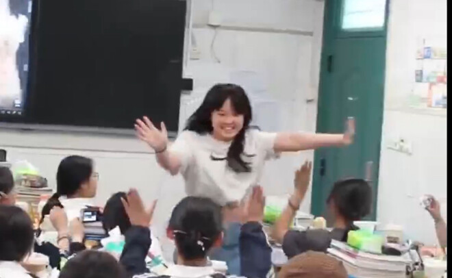 I danced Attention at the last class meeting before the college entrance examination! My classmates 