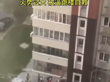 Tầng dưới đứng đầy những anh hùng!