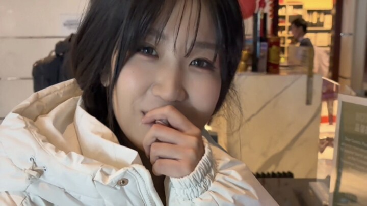 Ketemu cewek imut di hotel, langsung workout bareng!