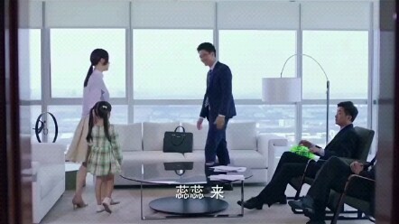 Con gái bị mẹ kế bạo hành, mà người làm cha lại hoàn toàn không hay biết – khi nhìn thấy những vết t