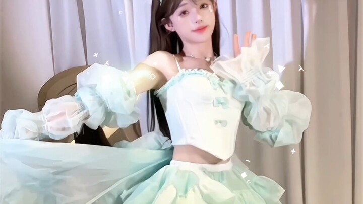 Pantas saja disebut gaun putri, teman—begitu aku pakai, aku pun jadi terlihat imut.