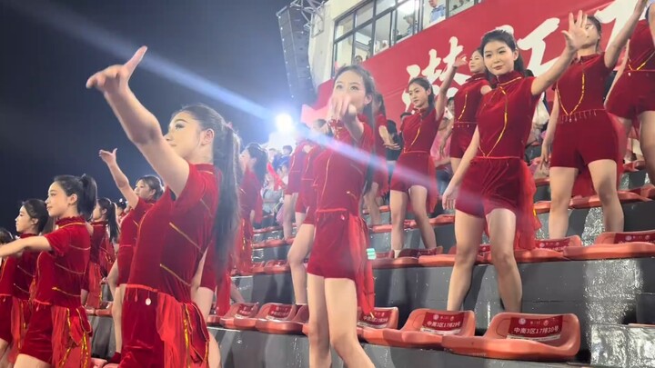 Qianjiang Lobster Cheerleading Squad (Red Sun)
