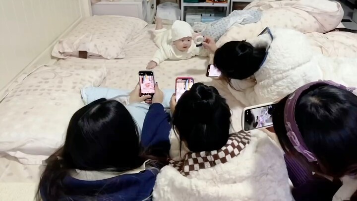 Khi tôi sinh em bé, bạn gái tôi đã đến nhà tôi để chứng kiến!