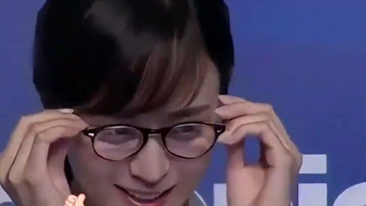 戴上眼镜，味道噌的一下就上来了