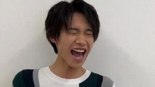 【双语字幕】吓出狸猫叫！极狐夏季剧场版演员挑战！10秒内能答完2问吗？佐藤瑠雅（饰 樱井景和）篇