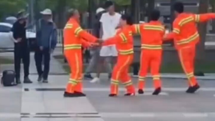 【Bổ sung】Cư dân tình cờ bắt gặp cơ quan chức năng quay phim quảng cáo về công nhân vệ sinh: “Họ nhảy