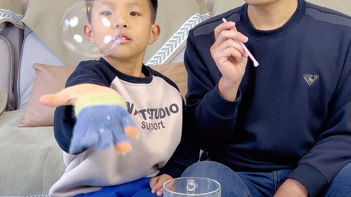 إذًا هكذا تُلعب الفقاعات!