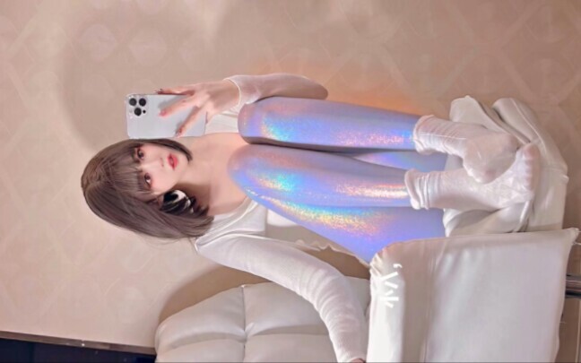 The legs of the hot dance sister are not the legs of the spring water on the Seine. Are you sure you