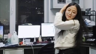 Ayo berolahraga selagi tidak ada orang di lab (aespa- Mimpi menjadi kenyataan)