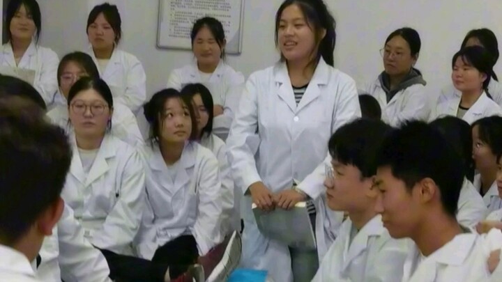 讲原则的男生班长，我差点笑出声来