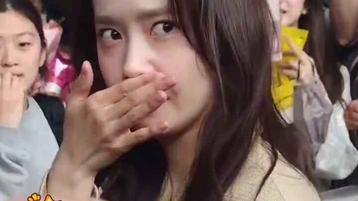 จางอวิ้นอิง: เหม็นมาก แต่ก็ยังต้องยิ้มไว้!
