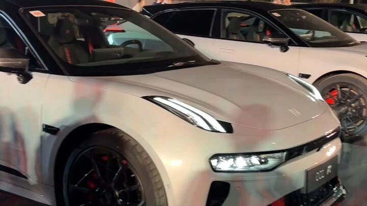 1,300 horsepower, 2.02 seconds to acceleration—is this even a car?