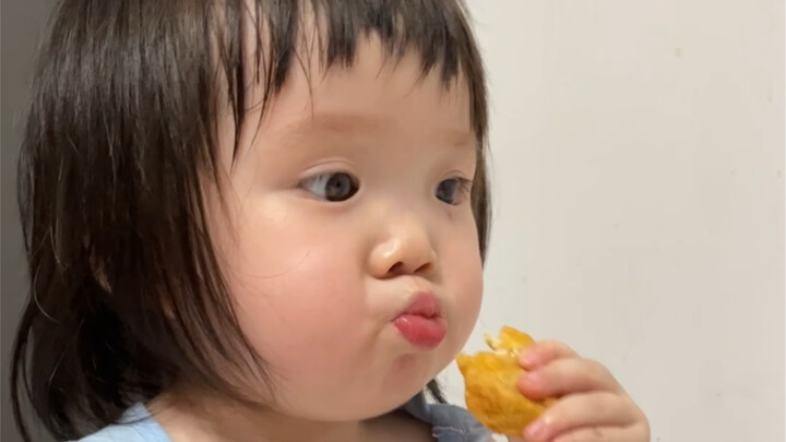 Thật ghen tị với cô ấy, cả mùa hè mà quần áo không mặc lặp lại lần nào!