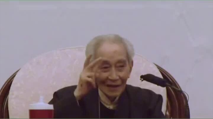 "كثيرًا ما أقول للناس: هناك نوعان من المعارف في العالم، إياك أن تقترب منهما!"