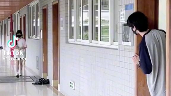 ung nahihiya kang dumaan dahil dadaan din crush mo haha