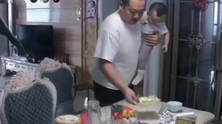 เมื่อแม่ช่วยทำการบ้าน อะไรก็ตามที่มีลมหายใจก็ถือว่าผิด