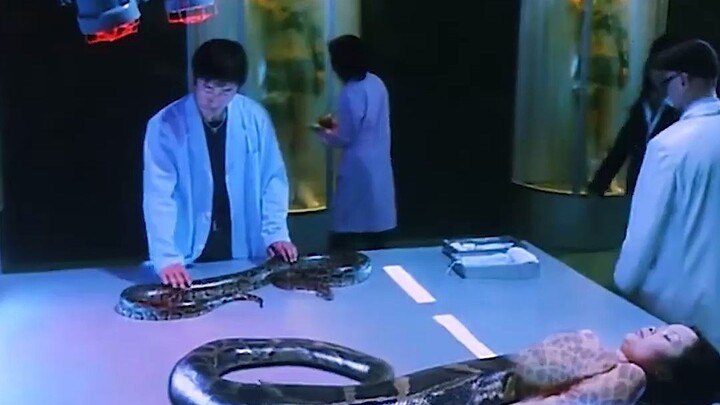 博士将人和蛇相结合蟒蛇将他吃掉后逃了出去电影重启重启之蛇骨佛蜕