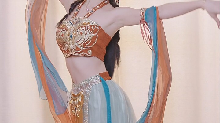 Họ hàng đến chúc Tết nhất định bắt tôi biểu diễn tài năng