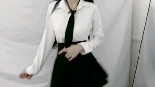 Collection of Internet celebrities twisting their hips (did you watch the IG game?)