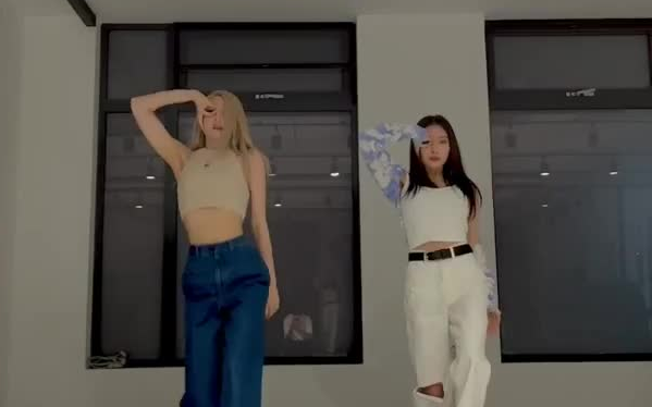 Dù muộn nhưng vẫn đến! Thử thách “DUMB DUMB” của SOMI và Kim Chung Ha! Tình cảm giữa các mỹ nhân thậ