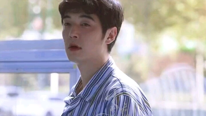 Only when the second male lead is hospitalized does the female lead realize where her true feelings 