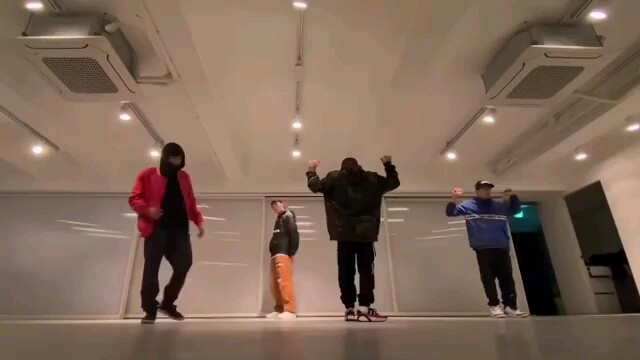 [Park Jae-Bum] This choreography is so awesome!!! It's so cool, I can repeat it in an endless loop