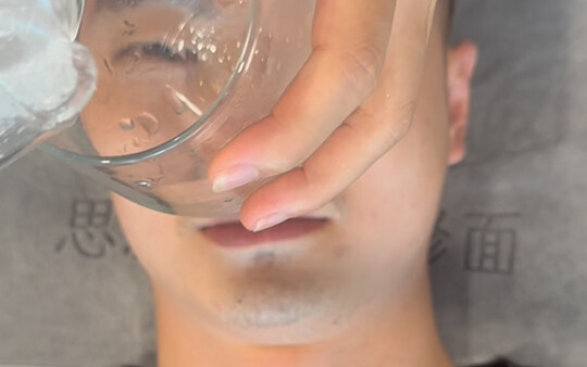 Kak, saya tetap mengatakan hal yang sama: kalau ketemu arteri besar, angkat tangan untuk memberi isy