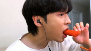 asmr-mukbang đùi gà hotdog mì siêu cay