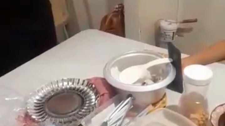 kawawa na isan ng kanyang sariling pera 😂😂😂