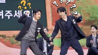 [EXO] Which of you two didn't have a mirror image when you were romancing?