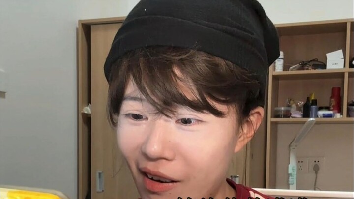 Kalau suka sama seseorang, harus memujinya dengan heboh!