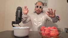 ASMR EATING STRAWBERRIES DIPPED IN GREEK STYLE BLUEBERRY YOGHURT
