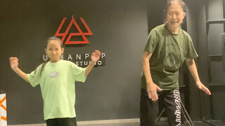 当66岁奶奶跟孙女一起跳街舞时