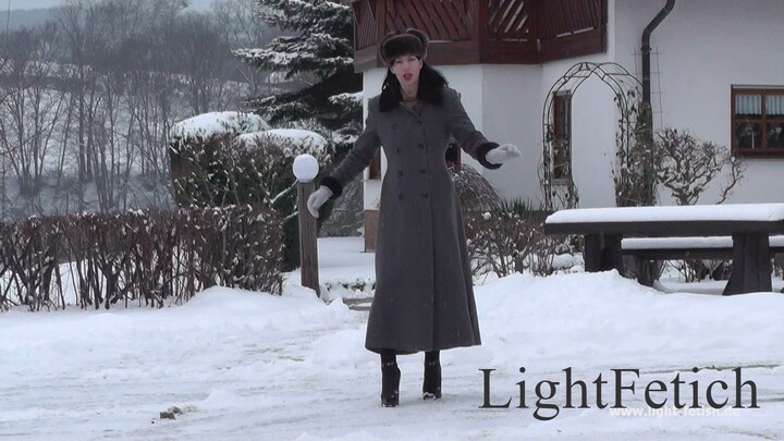 extreme-highheels-slippy-snow-vintage-military-fail-funny