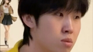 Teman sekamar kutu buku, jangan berpura-pura lagi!