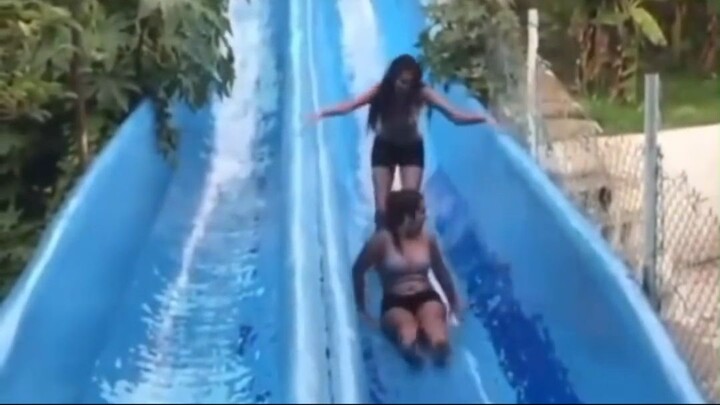 Expectation vs reality at the water slide 😭💦 #aura #laura #shorts #funny