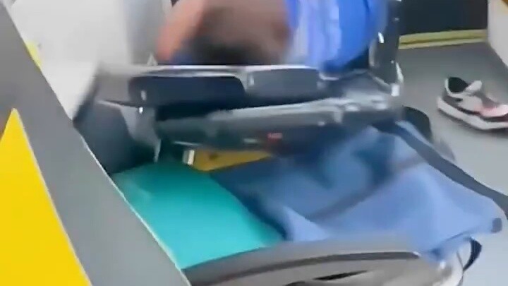 "Sekarang saya sudah menikah dengan pria yang baik. Ambulansnya sangat goyang. Pria itu terbaring di
