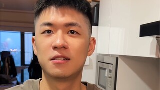 Anak laki-laki yang tinggal sendirian di rumah harus menjaga dirinya dengan baik.