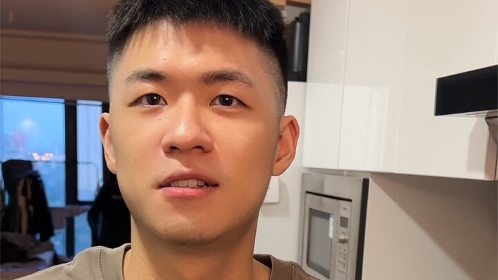 Con trai ở nhà một mình phải tự bảo vệ bản thân thật tốt.