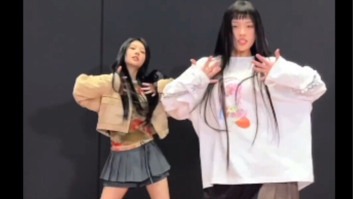 Sakura Line โชว์ท่าเต้นสุดง่าย! การแสดงที่ทุกคนรอคอยที่สุดของรุ่นพี่ในงาน WVS Con [ILLIT][lesserafim