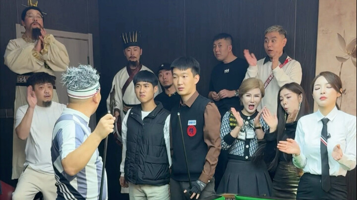 Các cậu không biết chơi bóng à?