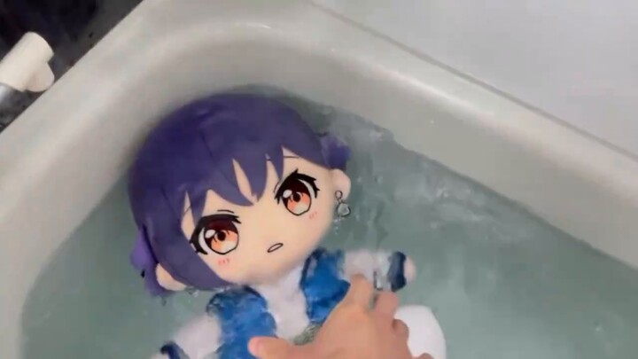 หากโทโมะ ซีโร่ส่งเสียงเพนกวินขณะอาบน้ำ ให้ใช้เห็ดแรงบันดาลใจช่วยกลบเสียงนั้น