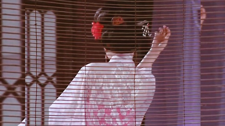 Representasi kecantikan klasik perempuan Tiongkok, tampil kurang dari 40 menit, namun berhasil memuk